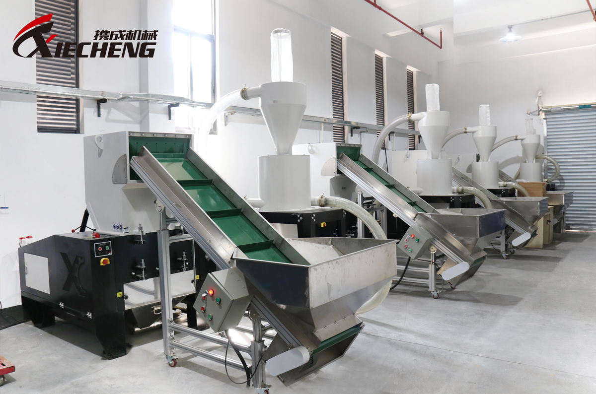 Полуавтоматическая система дробления с ленточным конвейером.