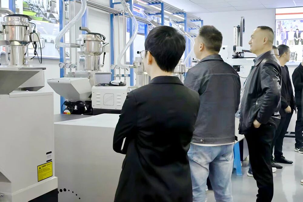 Клиенты посещают нашу центральную систему кормления