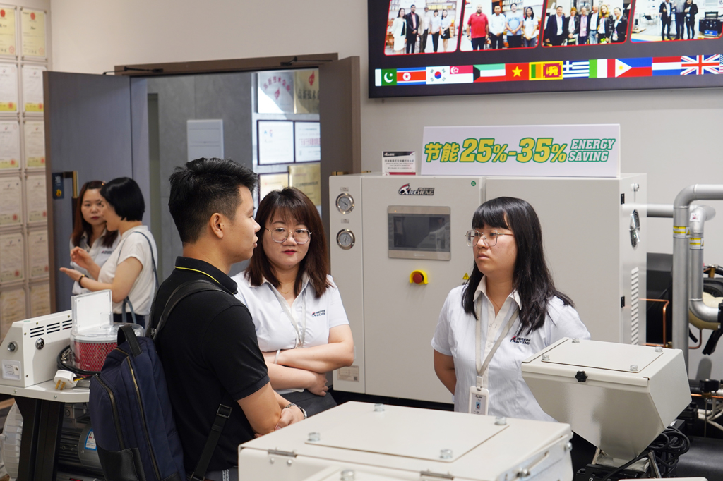 伊之 密注塑机 副总经理 余妙宇 一行 到 携成 参观 交流 交流